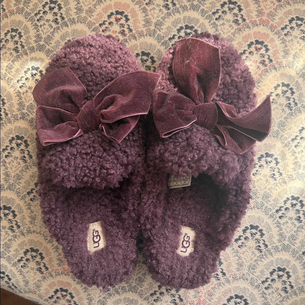 UGG Plum Shearling Bow Slip-On Slippers